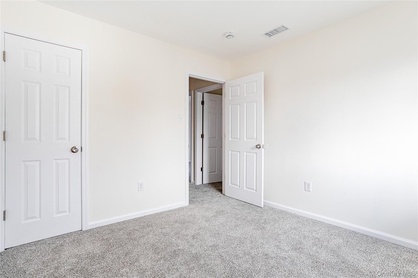 Move right into this three-bedroom, 2.5-bath townhouse with a - photo 19