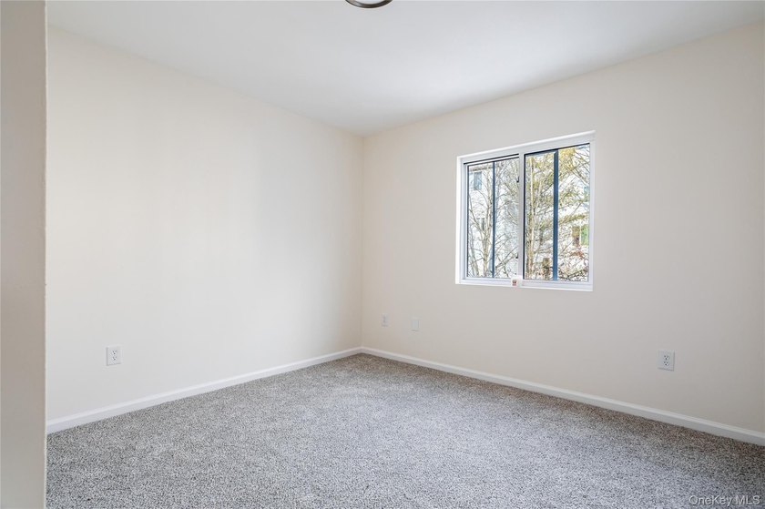 Move right into this three-bedroom, 2.5-bath townhouse with a - photo 22