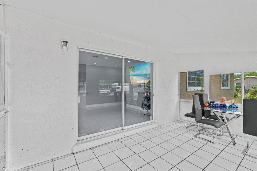 Discover this beautifully maintained 4-bedroom, 2-bathroom - photo 25
