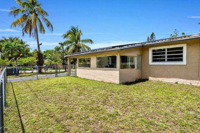 Discover this beautifully maintained 4-bedroom, 2-bathroom - photo 28