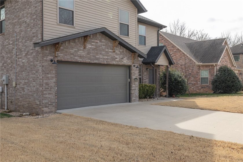 BRAND NEW ROOF &amp; GUTTERS!! Back to market at no fault to Seller - photo 29