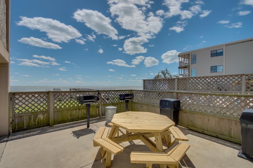 Bring all offers! This furnished 2 bed 2 bath oceanfront unit - photo 29