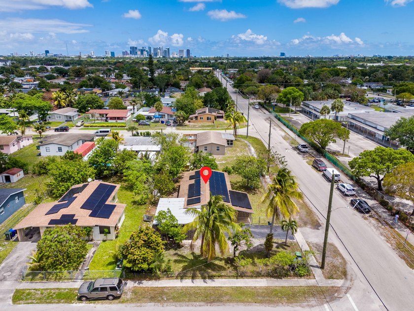 Discover this beautifully maintained 4-bedroom, 2-bathroom - photo 31