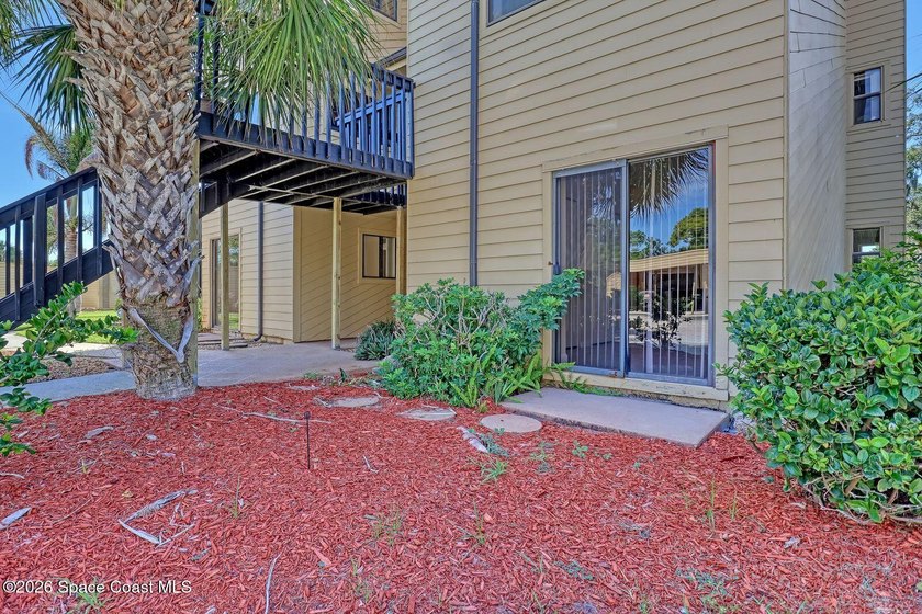RIVERFRONT LIVING AT ITS FINEST! This stunning ground floor - photo 5