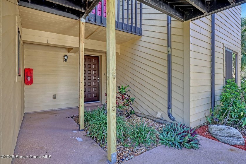 RIVERFRONT LIVING AT ITS FINEST! This stunning ground floor - photo 6