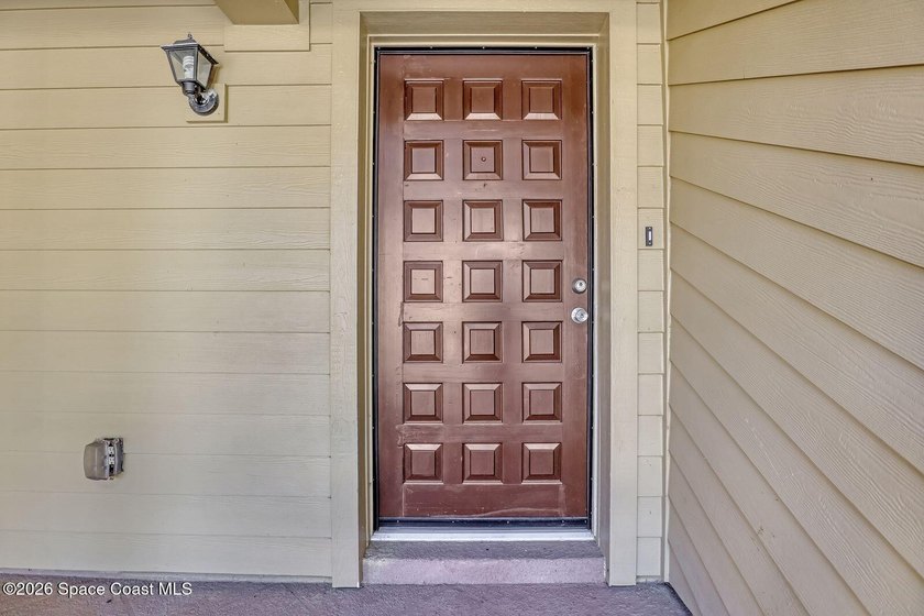 RIVERFRONT LIVING AT ITS FINEST! This stunning ground floor - photo 7