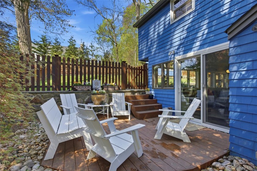 Set in the heart of Stony Brook Village, this charming two - photo 20