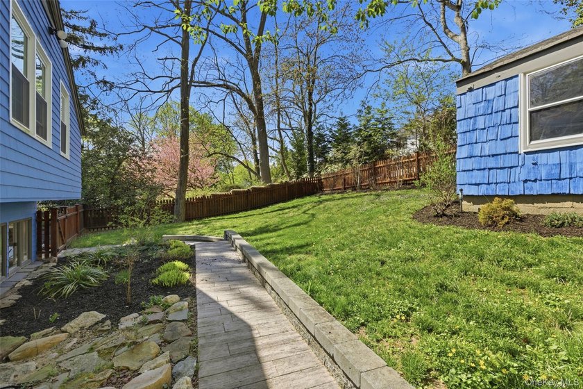 Set in the heart of Stony Brook Village, this charming two - photo 22