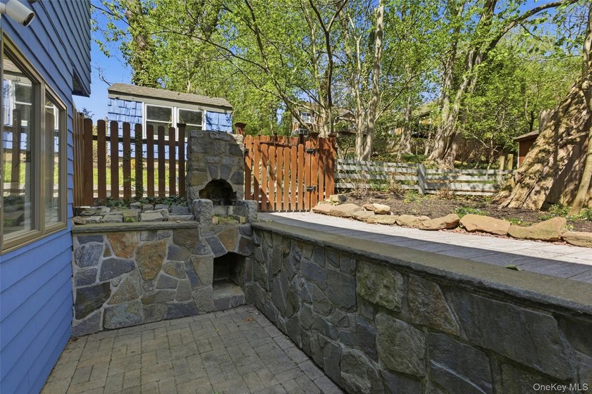 Set in the heart of Stony Brook Village, this charming two - photo 23