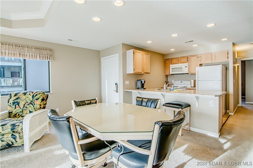 Turn-key 3 bedroom, 3 bathroom condo located in the desirable - photo 3