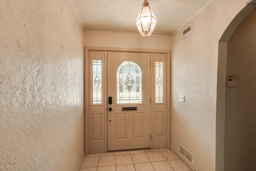 Spacious 3-bedroom, 2.5-bath home on a cul-de-sac near the - photo 3