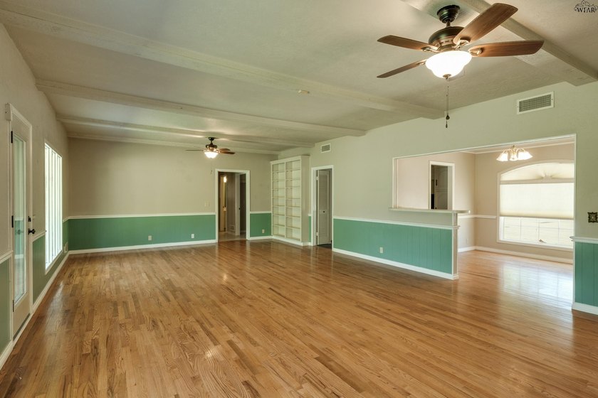 Spacious 3-bedroom, 2.5-bath home on a cul-de-sac near the - photo 5