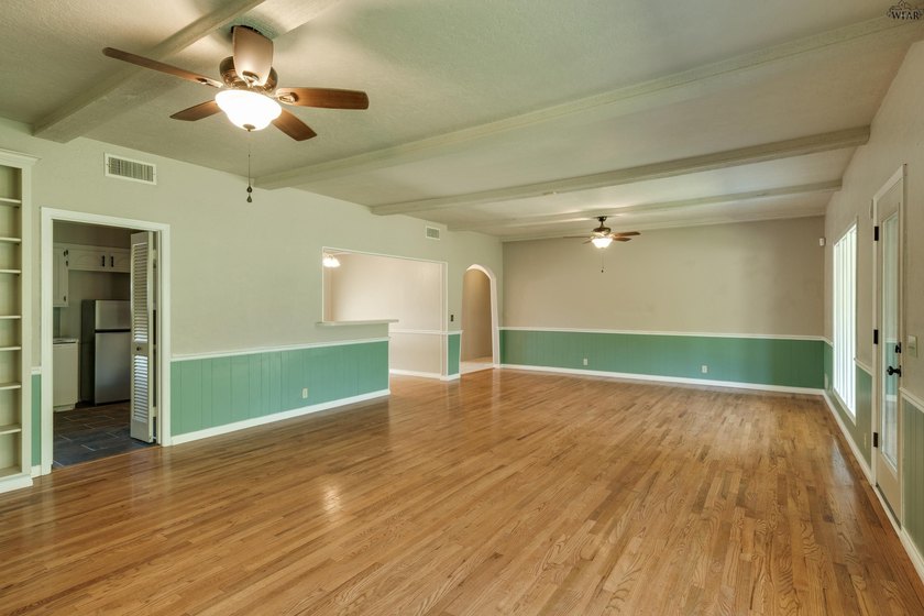 Spacious 3-bedroom, 2.5-bath home on a cul-de-sac near the - photo 6