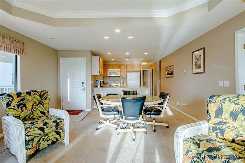 Turn-key 3 bedroom, 3 bathroom condo located in the desirable - photo 7