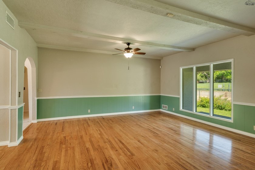 Spacious 3-bedroom, 2.5-bath home on a cul-de-sac near the - photo 8