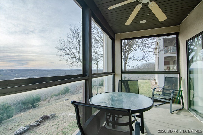 Turn-key 3 bedroom, 3 bathroom condo located in the desirable - photo 10