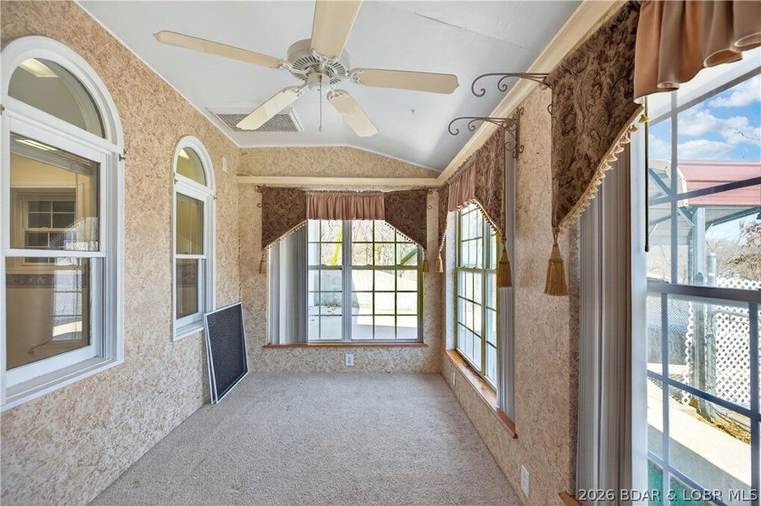 Welcome to your private lake-view retreat at 33268 Greenwood Rd! - photo 11
