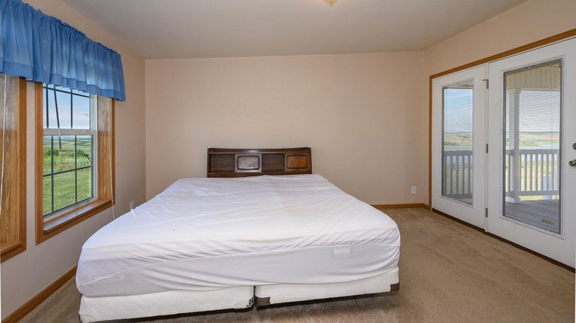 Whether you're searching for a year-round residence or the - photo 13