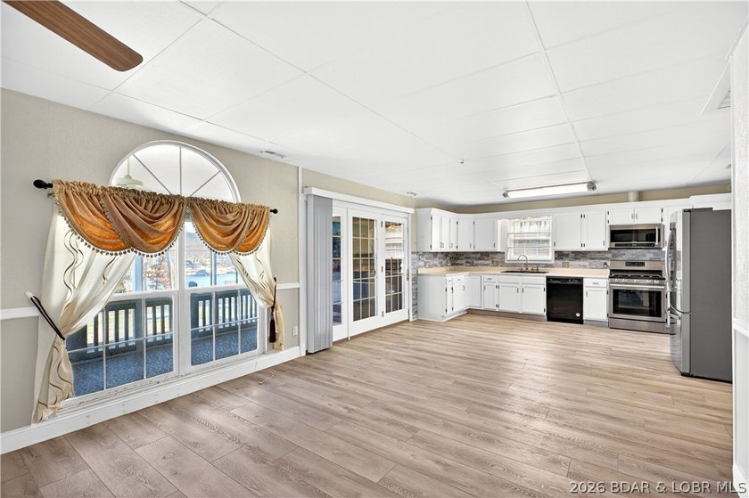 Welcome to your private lake-view retreat at 33268 Greenwood Rd! - photo 14