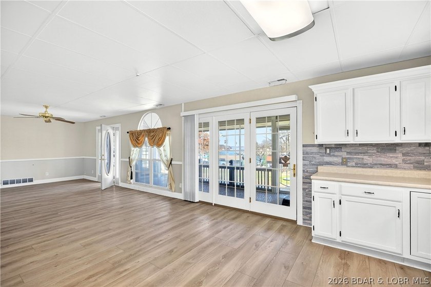 Welcome to your private lake-view retreat at 33268 Greenwood Rd! - photo 15