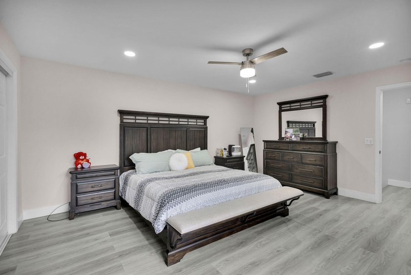 Welcome to this beautifully remodeled 2 bedroom, 1.5 bathroom - photo 17
