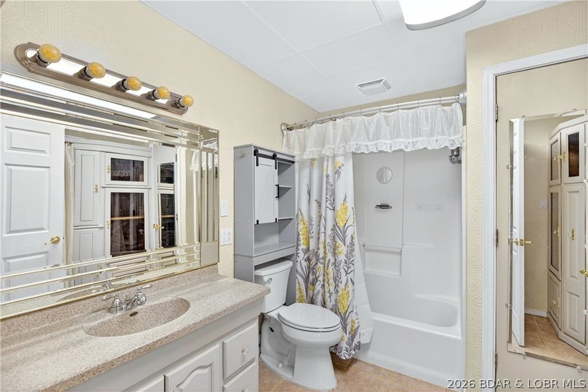 Welcome to your private lake-view retreat at 33268 Greenwood Rd! - photo 18