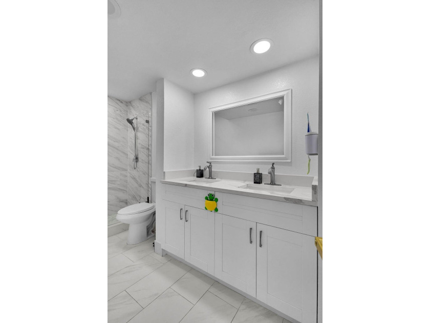 Welcome to this beautifully remodeled 2 bedroom, 1.5 bathroom - photo 21