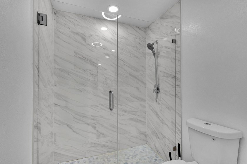 Welcome to this beautifully remodeled 2 bedroom, 1.5 bathroom - photo 23