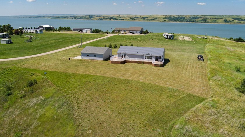 Whether you're searching for a year-round residence or the - photo 27