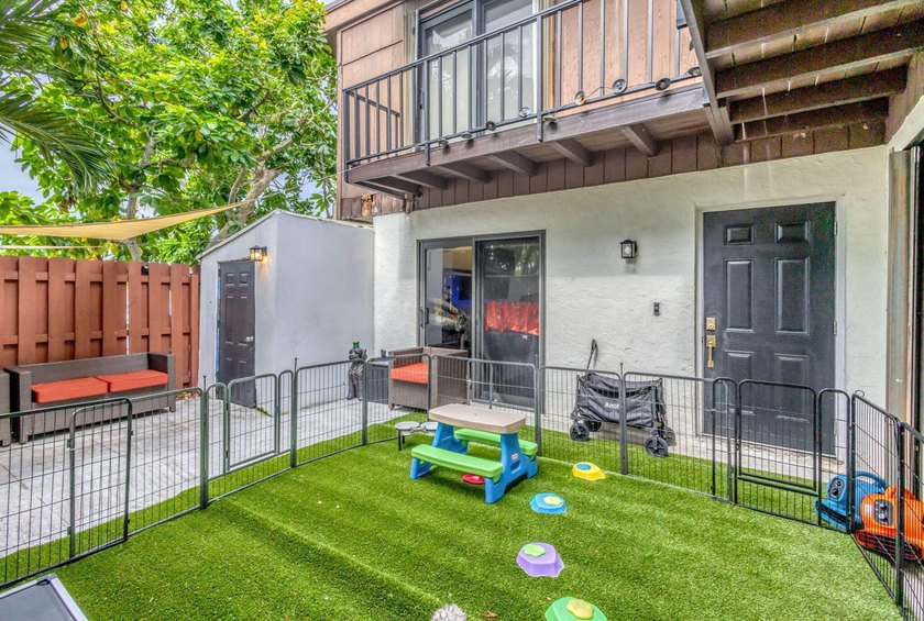 Welcome to this beautifully remodeled 2 bedroom, 1.5 bathroom - photo 30
