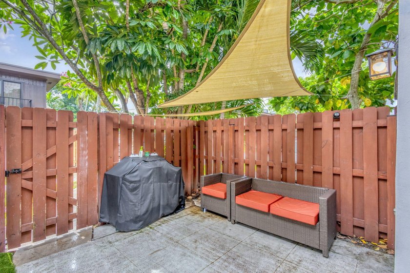 Welcome to this beautifully remodeled 2 bedroom, 1.5 bathroom - photo 32