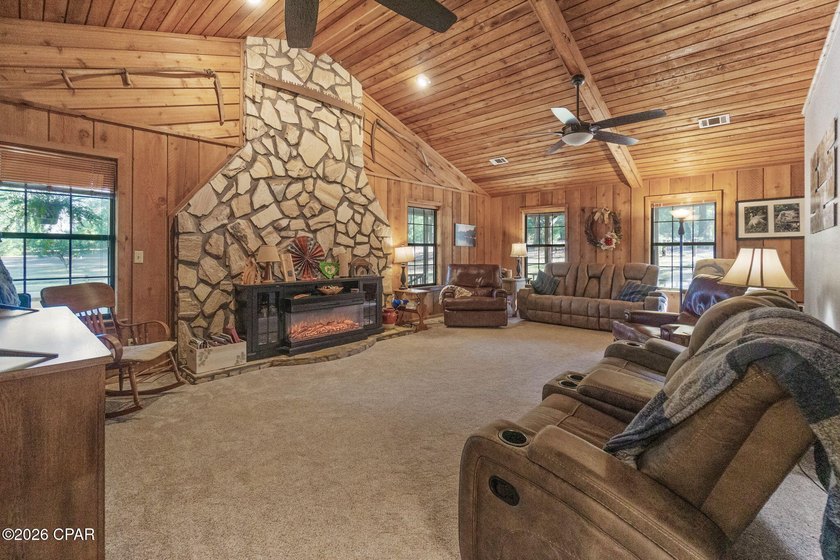 Two Homes!! Beautiful 6.69-acre estate offering a main residence - photo 3