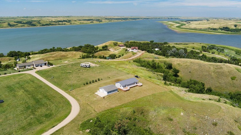 Whether you're searching for a year-round residence or the - photo 33