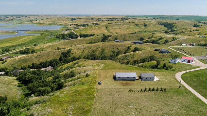 Whether you're searching for a year-round residence or the - photo 36