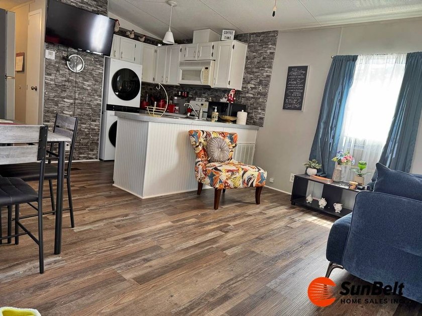 BRING ALL OFFERS!! MOTIVATED SELLER/PRICE REDUCED!! CUTE &amp; COZY - photo 7