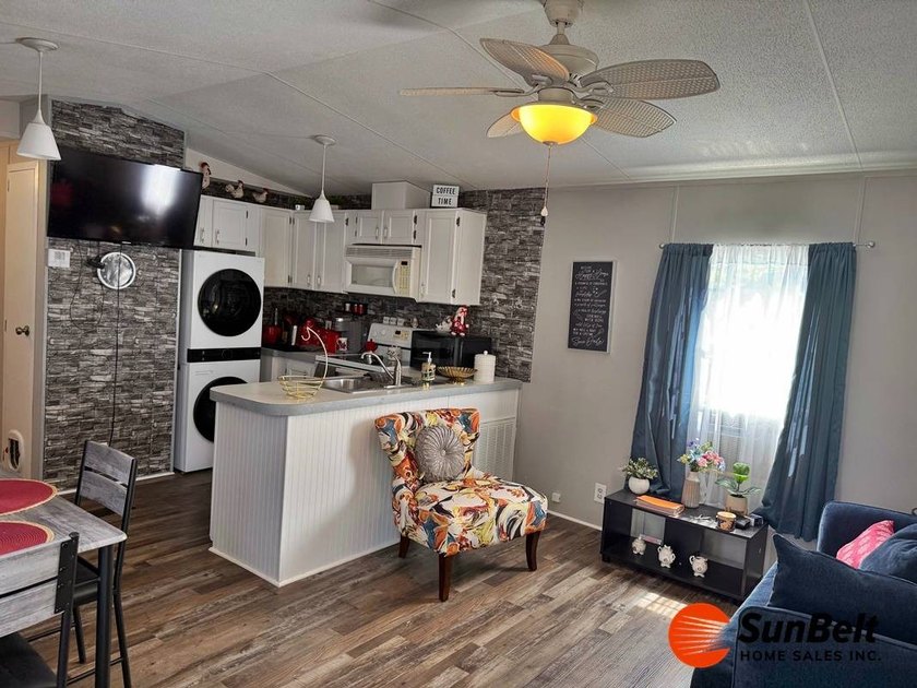 BRING ALL OFFERS!! MOTIVATED SELLER/PRICE REDUCED!! CUTE &amp; COZY - photo 8