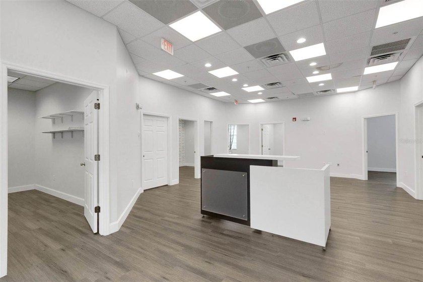 ** EIGHT BIG OFFICES WITH GREAT LOCATION, AWESOME OPEN-PLAN - photo 4