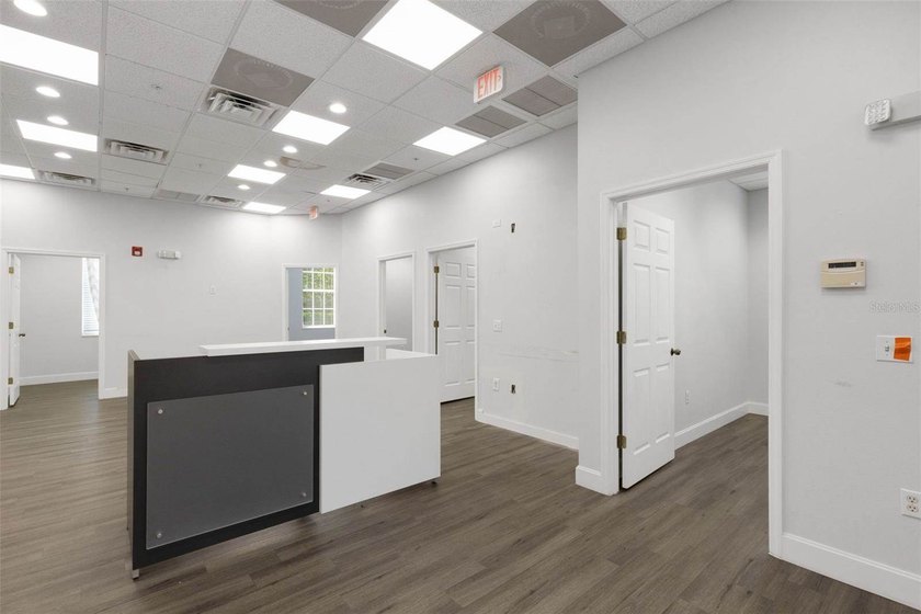** EIGHT BIG OFFICES WITH GREAT LOCATION, AWESOME OPEN-PLAN - photo 7