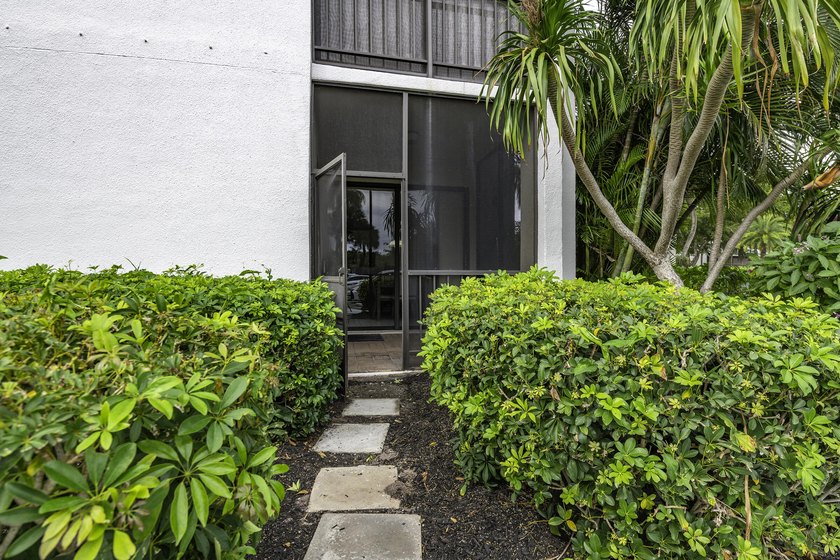 Welcome to this exceptional garden apartment, a rare find with - photo 22