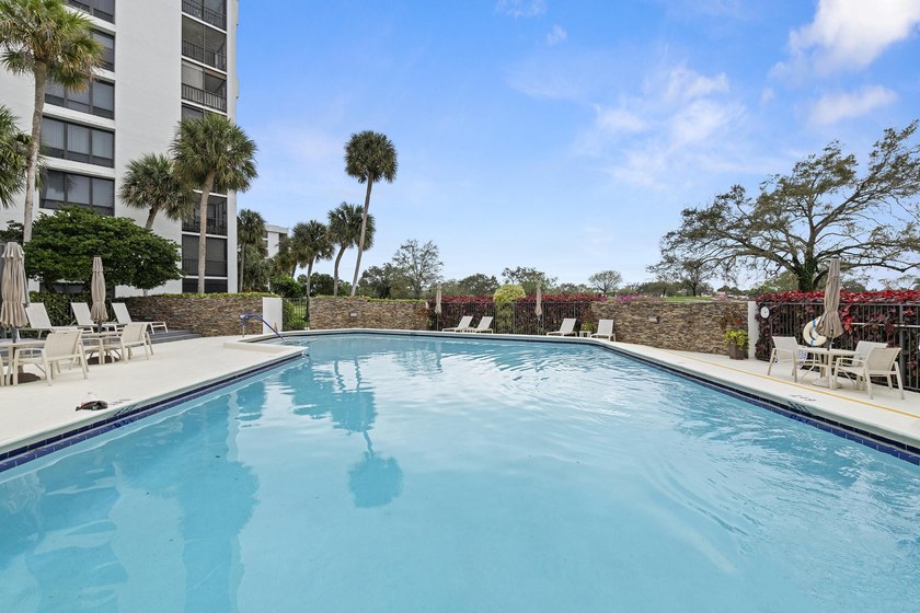 Welcome to this exceptional garden apartment, a rare find with - photo 27