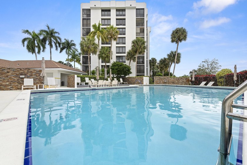 Welcome to this exceptional garden apartment, a rare find with - photo 28