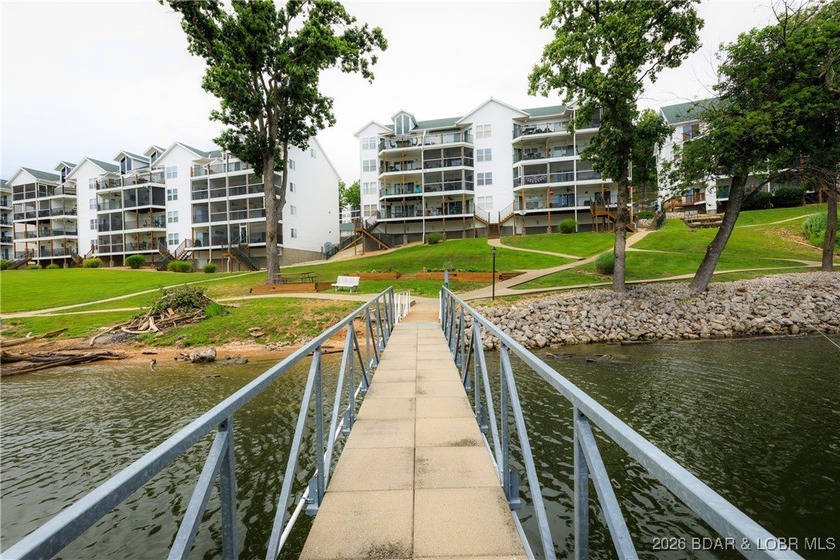 NO BUILDING HEIGHT RESTRICTIONS!!! AMAZING LAKE VIEW! Discover - photo 4