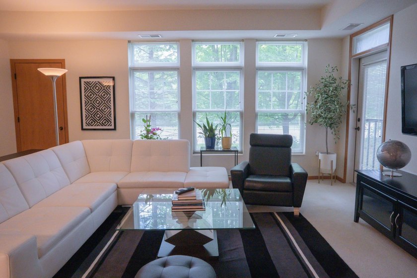 Welcome to Creekside in Edina, where upscale, maintenance-free - photo 8