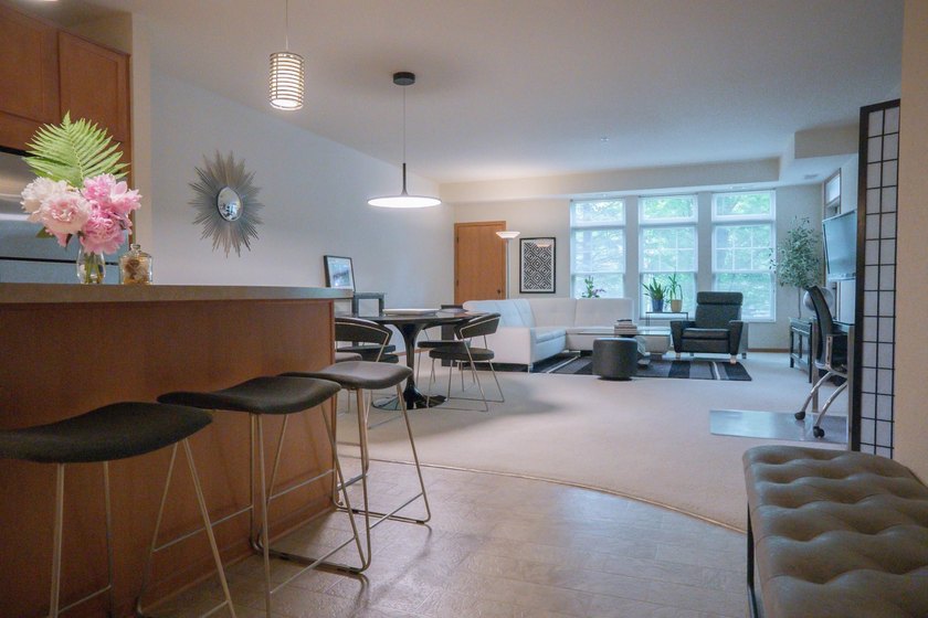 Welcome to Creekside in Edina, where upscale, maintenance-free - photo 9