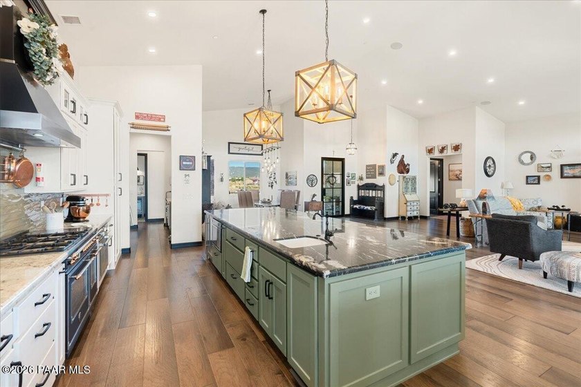 Welcome home to a place where luxury meets country. From morning - photo 3