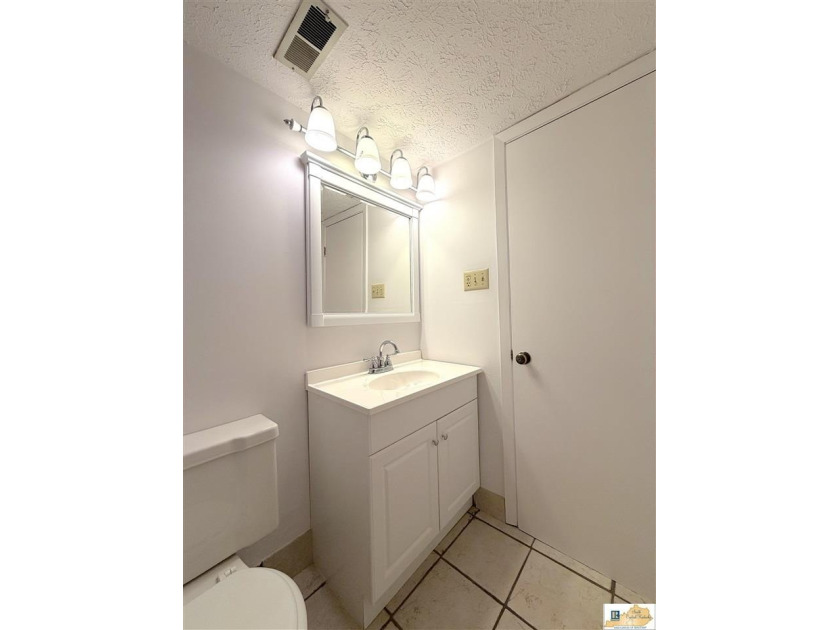 LAKE LIVING AT IT'S BEST ! UNIT R-7 Whether you're an avid - photo 17