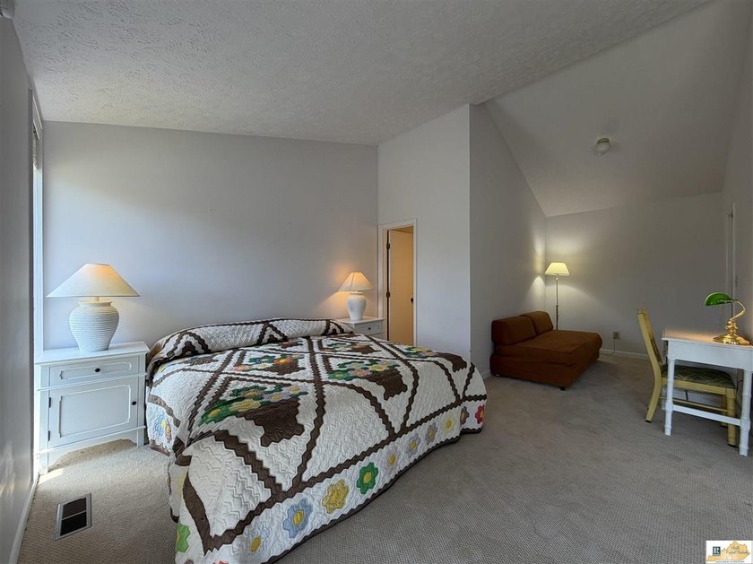 LAKE LIVING AT IT'S BEST ! UNIT R-7 Whether you're an avid - photo 21