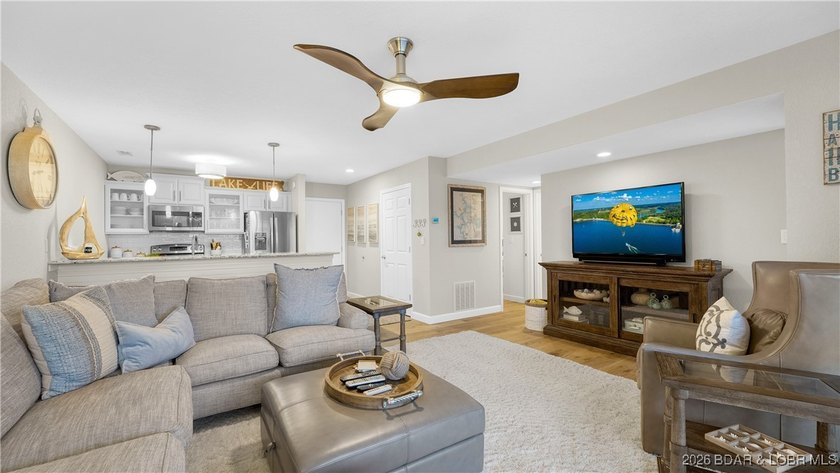Show-stopping 2BR/2BA condo at the 17MM in Osage Beach! - photo 2