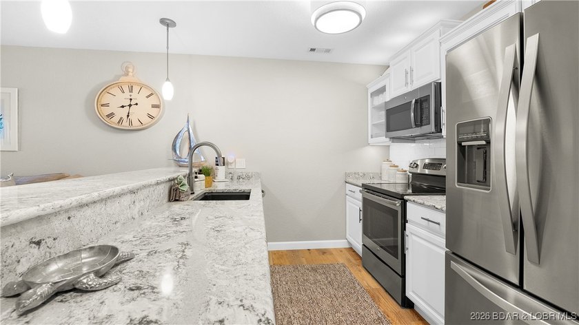 Show-stopping 2BR/2BA condo at the 17MM in Osage Beach! - photo 6