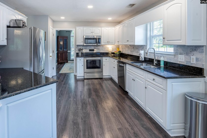 Meticulously maintained and full of timeless charm, this - photo 14
